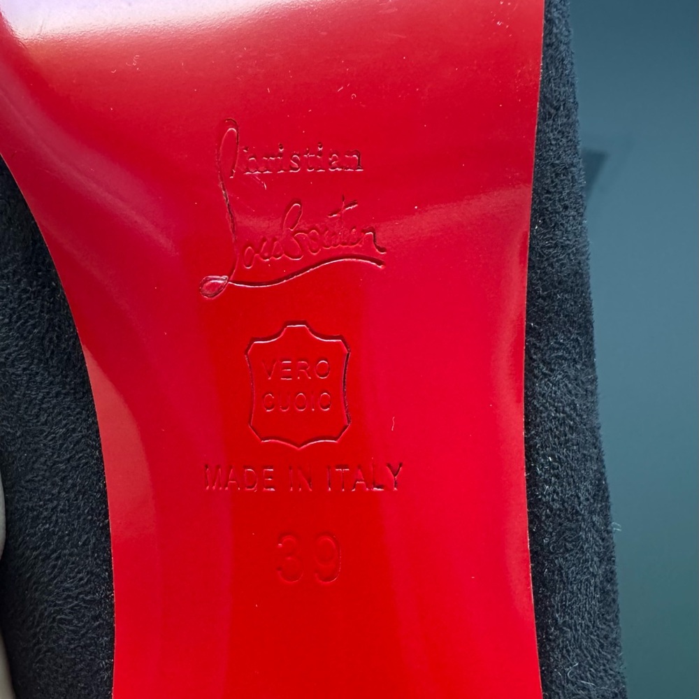 Elegant Black Classic Heels with Red Bottom Soles - Picture 3 of 5